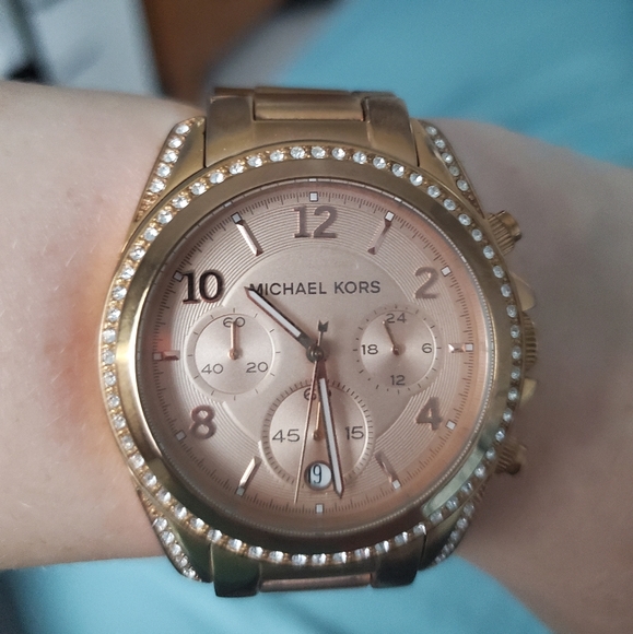 Michael Kors Rose Gold Watch - Picture 2 of 4